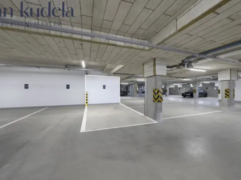 Pronájem garážového stání, Brno, Střední, 13 m2