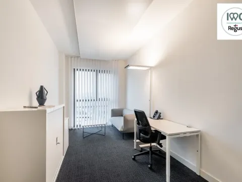 Pronájem kanceláře, Praha - Holešovice, Dělnická, 15 m2