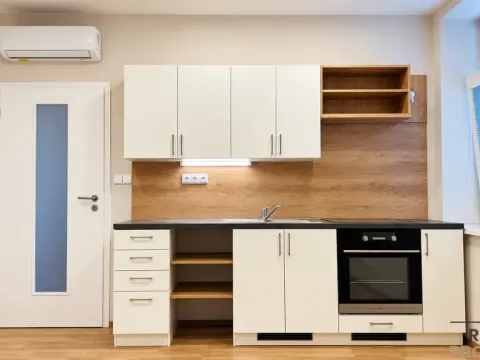 Pronájem bytu 2+kk, Hodonín, Národní třída, 39 m2