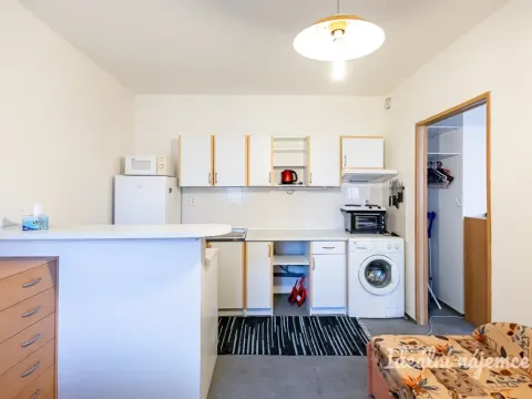 Pronájem bytu 1+1, Praha - Letňany, Chotěšovská, 39 m2